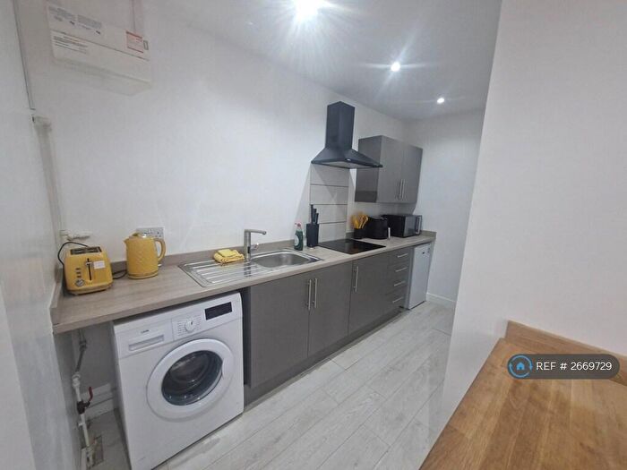 2 Bedroom Flat To Rent In Freeman Street, Grimsby, DN32