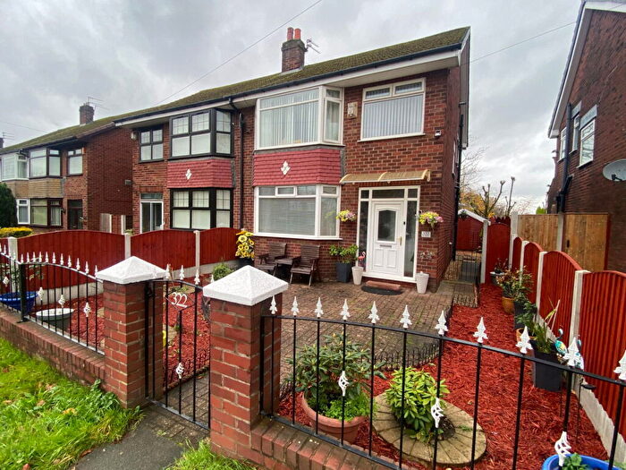 3 Bedroom Semi Detached House For Sale In Broadway, Chadderton, OL9