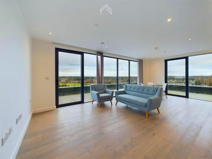 2 Bedroom Flat To Rent In Oxford Road, Uxbridge, UB8