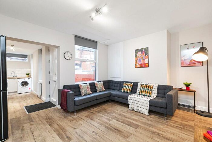 6 Bedroom House To Rent In Cardigan Road, Leeds, LS6