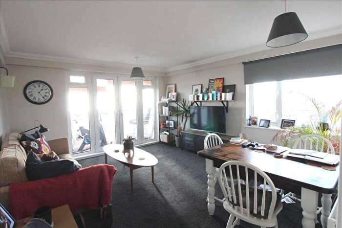 2 Bedroom Apartment To Rent In Leigh On Sea, SS9