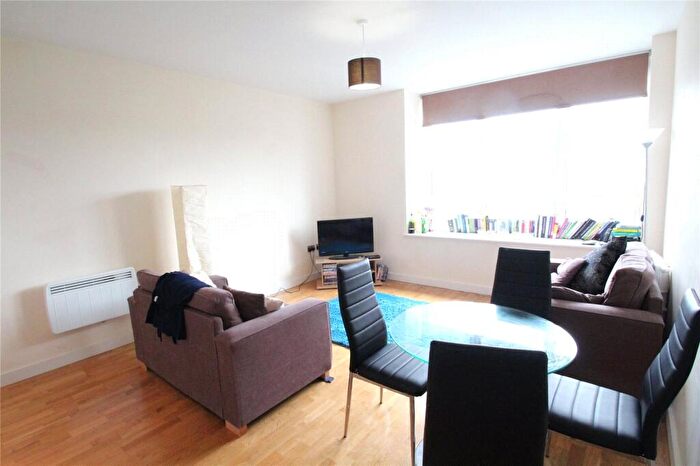 2 Bedroom Apartment To Rent In Axminster Road, London, Greater London, N7