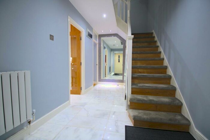 5 Bedroom House To Rent In Saltwell Street, London, E14