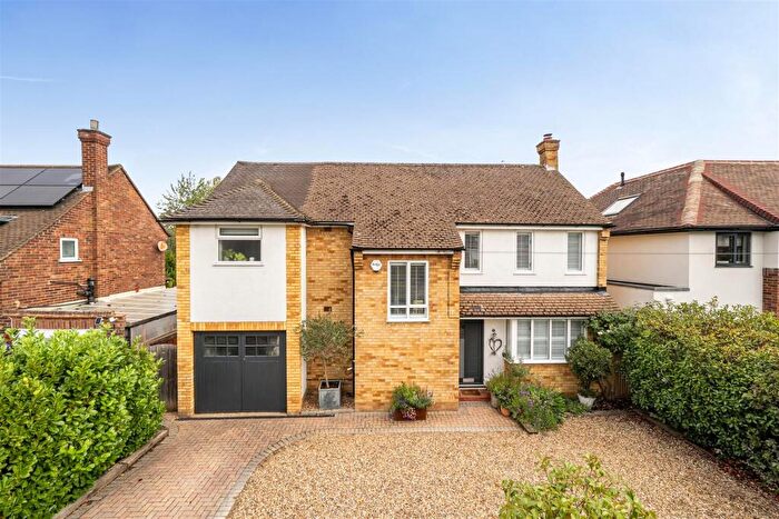 4 Bedroom Detached House For Sale In Walker Road, Maidenhead, SL6