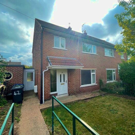3 Bedroom Semi-Detached House To Rent In Everingham Road, Doncaster, South Yorkshire, DN4