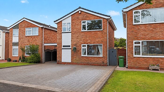 3 Bedroom Detached House For Sale In Moorhills Croft, Shirley, Solihull, B90