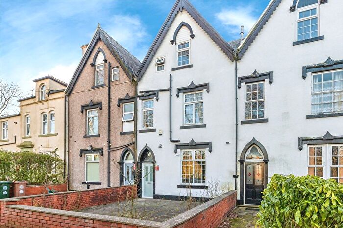6 Bedroom Terraced House For Sale In Kilnerdeyne Terrace, Rochdale, Greater Manchester, OL16