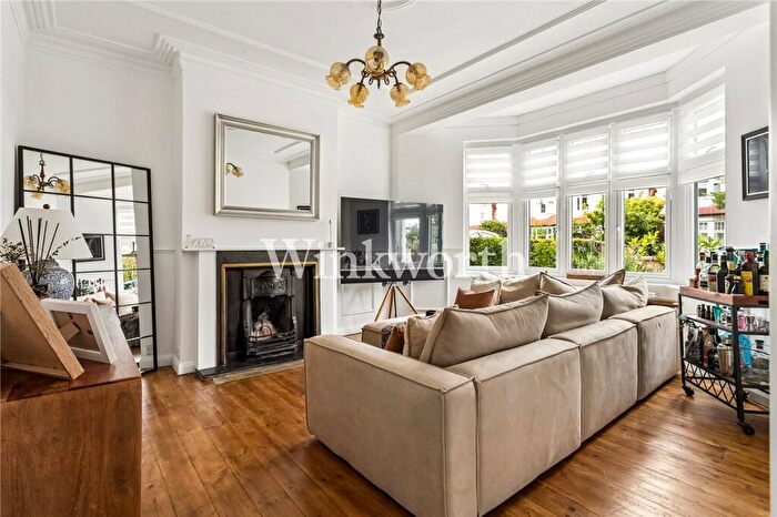 4 Bedroom Terraced House For Sale In Hamilton Crescent, London, N13