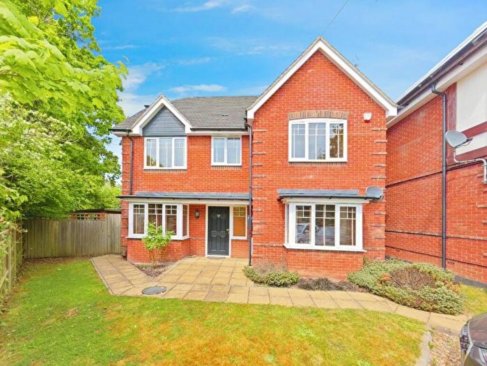 4 Bedroom Detached House For Sale In Plough Lane, Wokingham, RG40