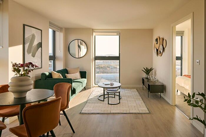 2 Bedroom Flat To Rent In Anderston Quay, Glasgow, G3