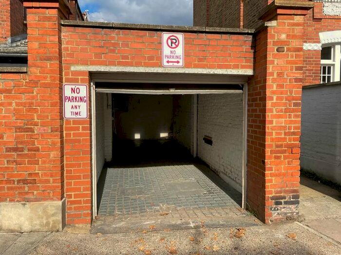 Garage / Parking To Rent In New Kings Road, Fulham Broadway, London, SW6