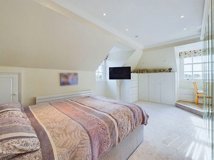 2 Bedroom Penthouse For Sale In Springfield Park, North Parade, Horsham., RH12