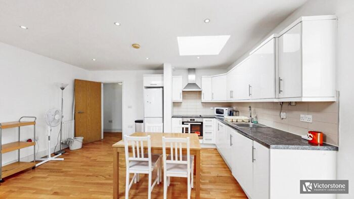 2 Bedroom Apartment To Rent In Kings Terrace, Camden, London, NW1