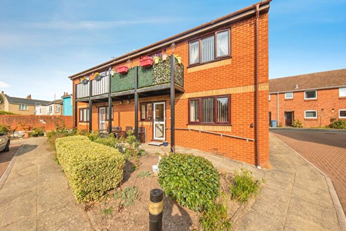 2 Bedroom Flat For Sale In Weavers Court, Sudbury, CO10