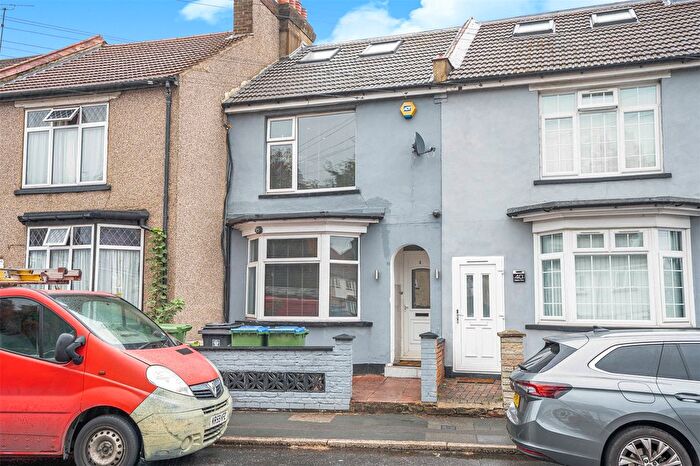 6 Bedroom Terraced House For Sale In Hagden Lane, Watford, Hertfordshire, WD18