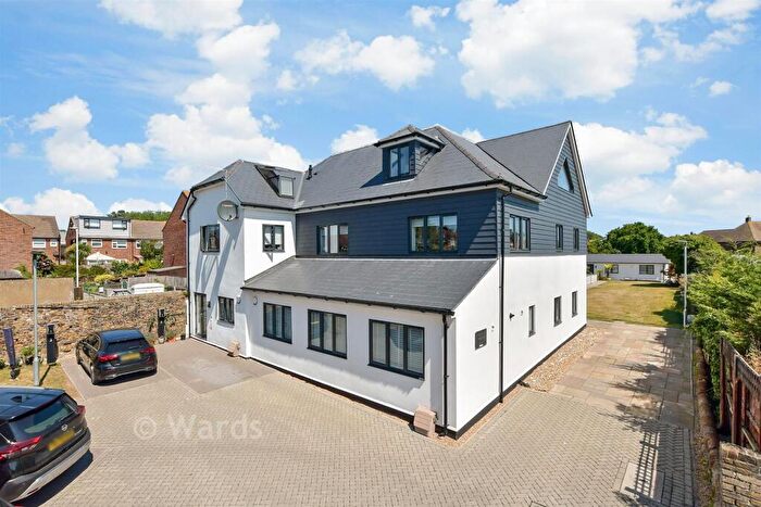 2 Bedroom Flat For Sale In Brockenhurst Road, Ramsgate, Kent, CT11