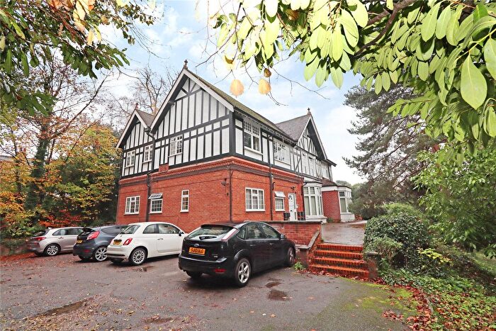 1 Bedroom Flat For Sale In Woking, Surrey, GU22