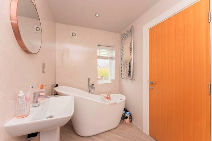 5 Bedroom Link Detached House For Sale In Vyner Croft, Prenton, CH43