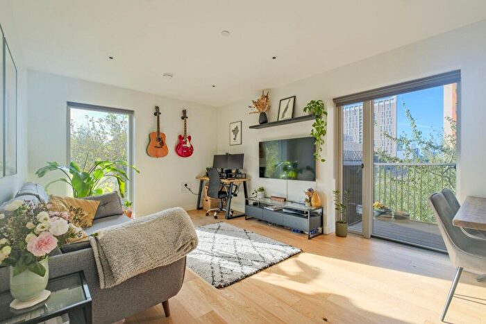 1 Bedroom Flat To Rent In Maud Street, , Royal Docks, London, E16