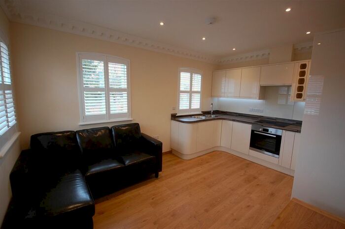 1 Bedroom Flat To Rent In Castle Crescent, Reading, RG1