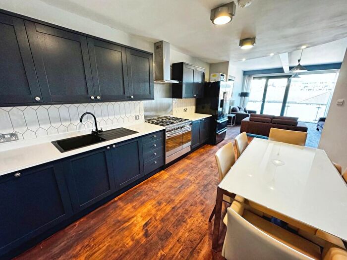 2 Bedroom Flat To Rent In Dock Street, Leeds, West Yorkshire, LS10