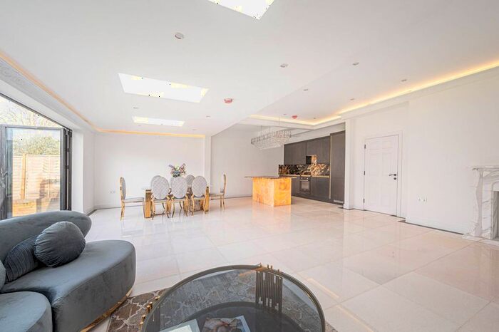 5 Bedroom Semi-detached House To Rent In Purley Avenue, Cricklewood, London, NW2