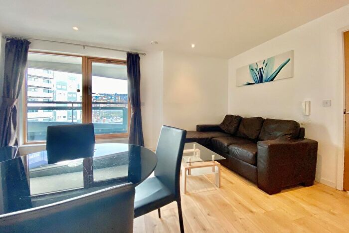 2 Bedroom Apartment To Rent In The Gateway East, Marsh Lane, Leeds, West Yorkshire, LS9