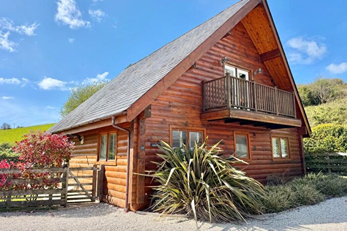 3 Bedroom House For Sale In Hillview, Little Petherick, PL27