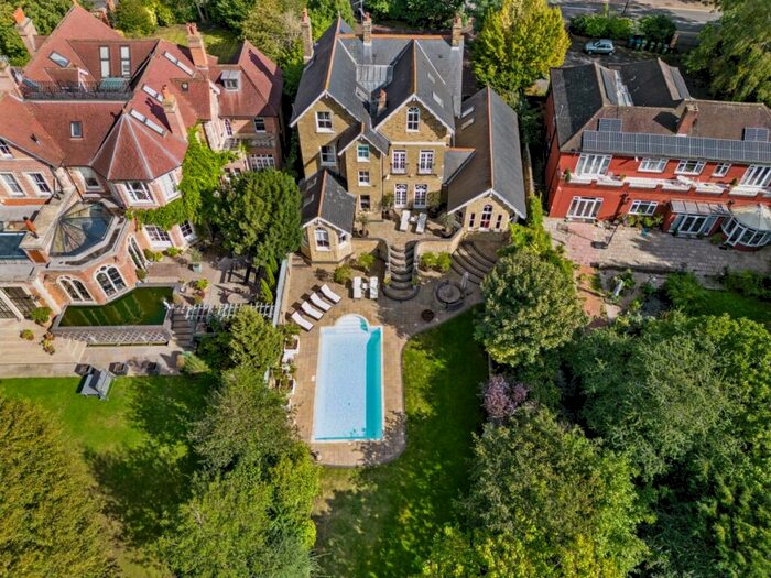 6 Bedroom Detached House To Rent In Court Road London, SE9