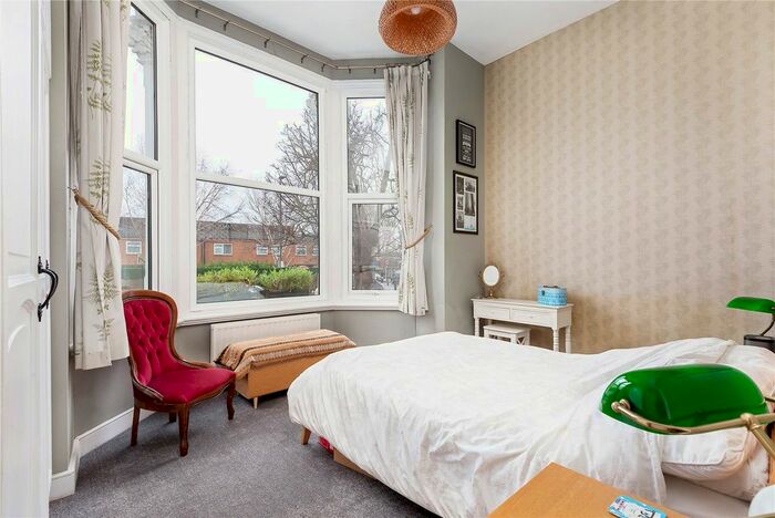 2 Bedroom Flat To Rent In Bedford Hill, London, SW12