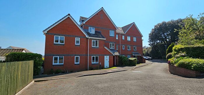 3 Bedroom Flat To Rent In Maudlin Drive, Firlands, TQ14