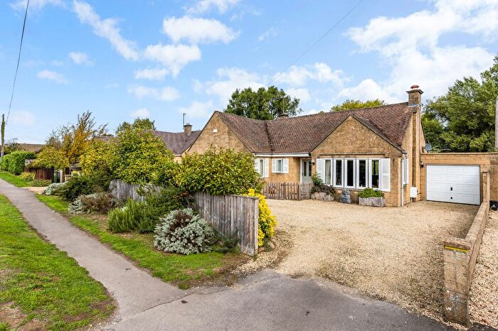 3 Bedroom Bungalow For Sale In Rissington Road, Bourton-On-The-Water, Cheltenham, Gloucestershire, GL54