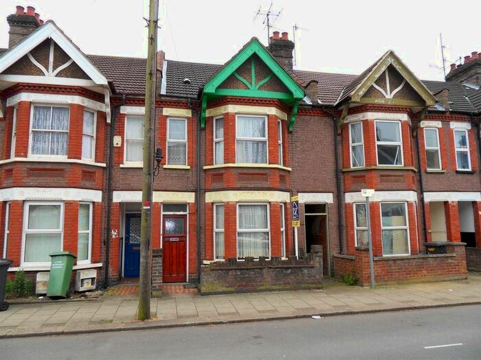 3 Bedroom Terraced House To Rent In Reginald Street, Luton, LU2