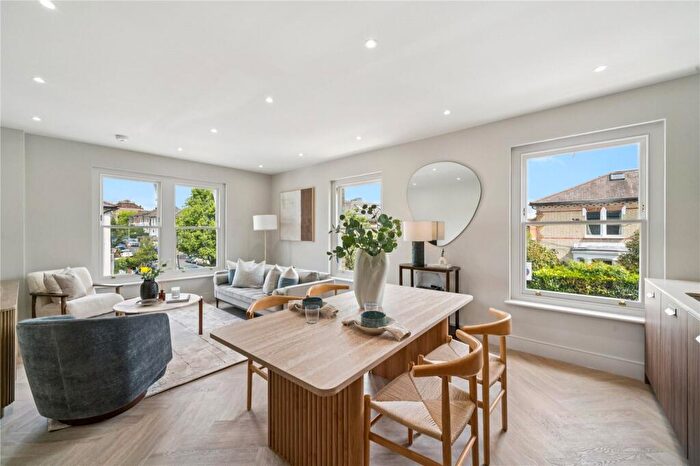 2 Bedroom Apartment For Sale In Ramsden Road, SW12