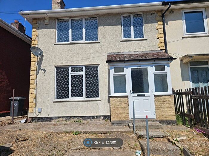 4 Bedroom Semi Detached House To Rent In Aikman Avenue, Leicester, LE3