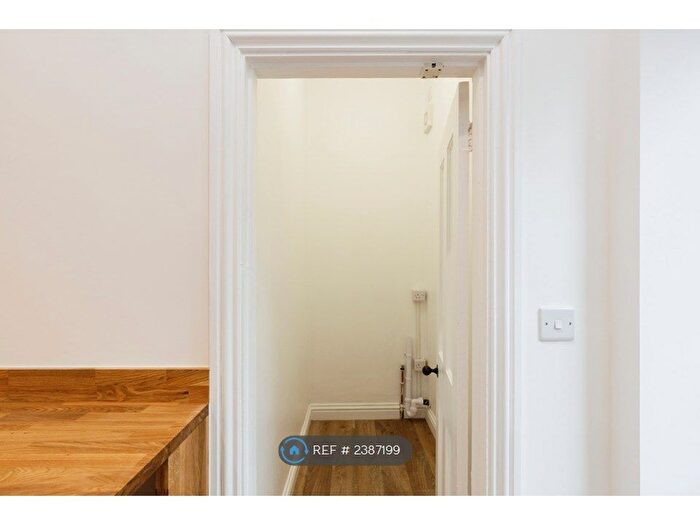 1 Bedroom Flat To Rent In The Avenue, Cirencester, GL7
