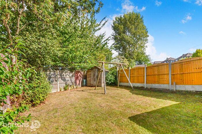 3 Bedroom Semi-Detached House For Sale In Whitehill Road, Brinsworth, S60