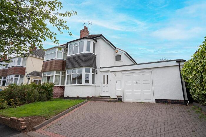 3 Bedroom Semi-Detached House To Rent In Barton Croft, Birmingham, B28