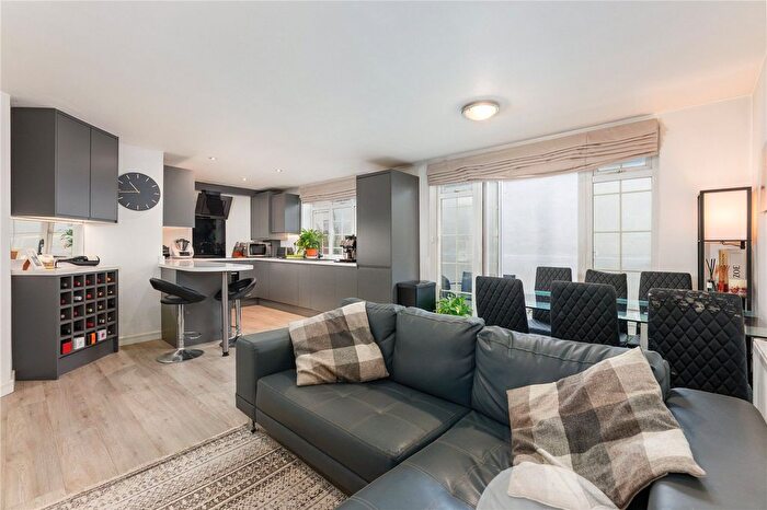 2 Bedroom Flat For Sale In Putney Bridge Road, London, SW18