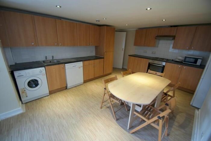 4 Bedroom Semi-Detached House To Rent In Lloyd Square, London, WC1X