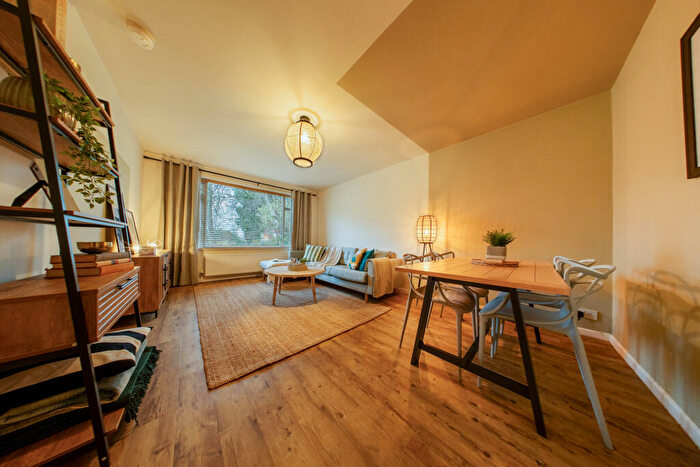 2 Bedroom Apartment To Rent In The Poplars, Headingley, Leeds, LS6