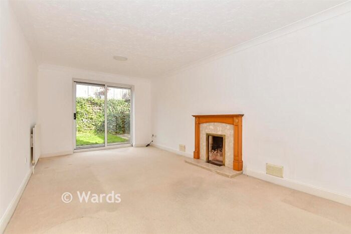 4 Bedroom Detached House For Sale In Grenadier Close, Bearsted, Maidstone, Kent, ME15