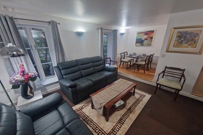 2 Bedroom Flat To Rent In Upper Park Road, Manchester, M14