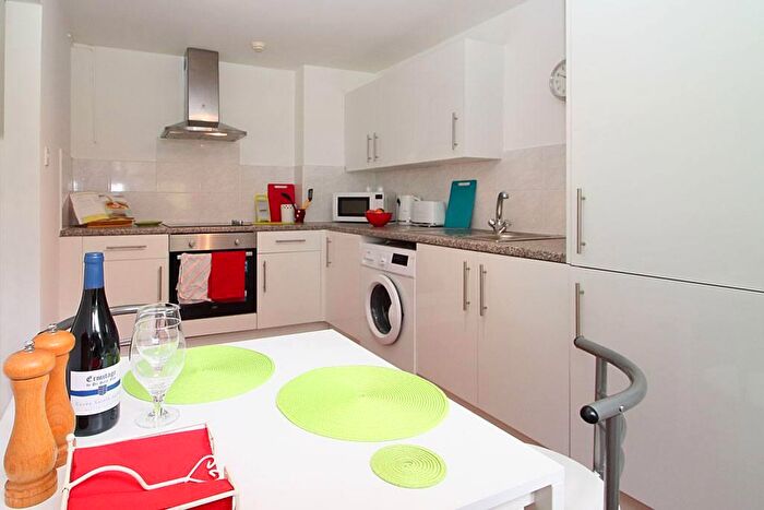3 Bedroom Flat To Rent In Cunningham Court, Lancaster, LA1