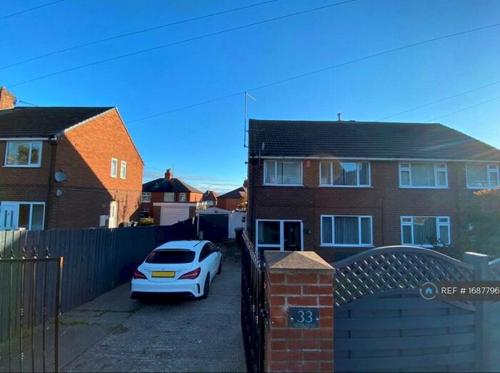 4 Bedroom Semi-Detached House To Rent In Manse Drive, Huddersfield, HD4