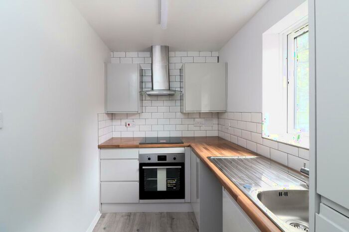 1 Bedroom Flat To Rent In Dundonald Close, Southampton, SO19