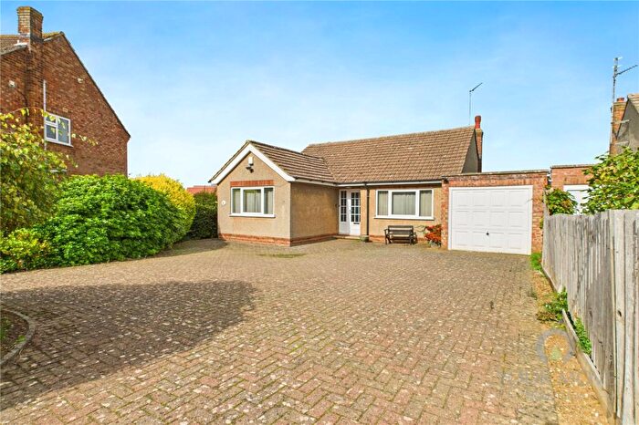 3 Bedroom Bungalow For Sale In West Way, Kettering, Northamptonshire, NN15