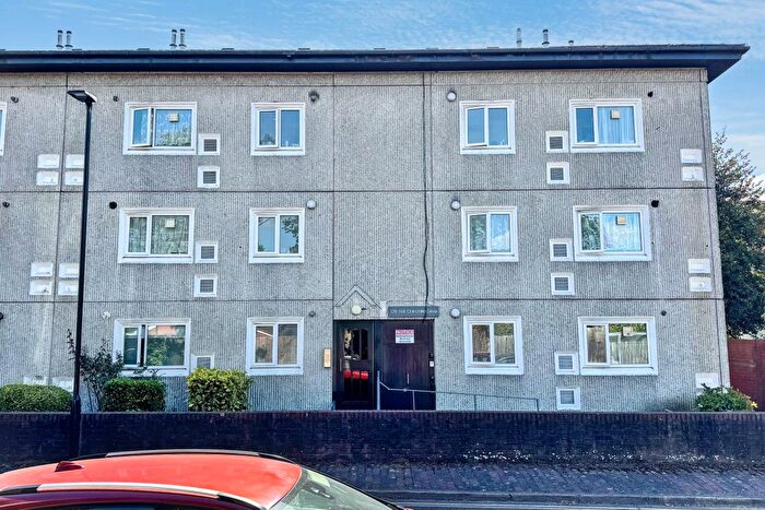 1 Bedroom Flat For Sale In Chinchilla Drive, Hounslow, TW4