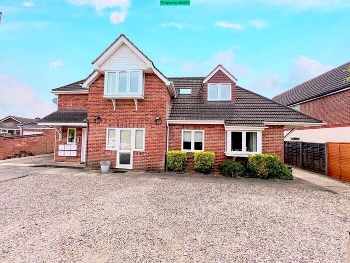 2 Bedroom Apartment To Rent In Saffron Court, Saffron Close, Earley, Reading, RG6