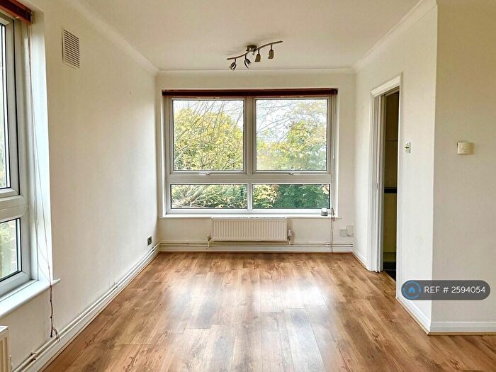 2 Bedroom Flat To Rent In Tunbridge Court, London, SE26